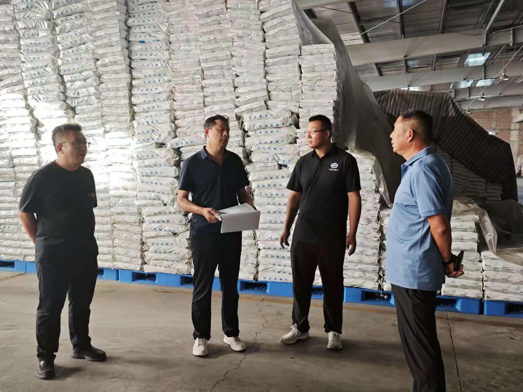 筑牢食鹽安全防線 盟工信局、盟公安、盟市場到額鹽公司 開展聯(lián)合監(jiān)督檢查